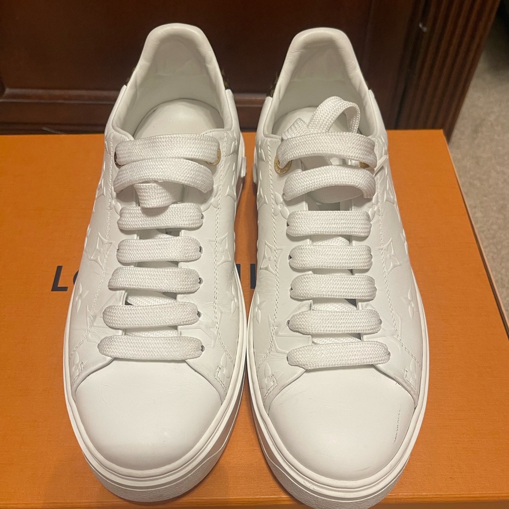Louis Vuitton White Sneakers - Size 7.5 
Elegant and timeless - Picture 3 of 3